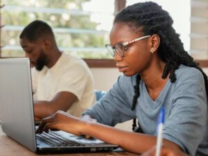 medium-shot-students_23-2148913245.jpg